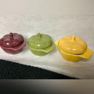 3 mini, ceramic, tomato shaped, covered pots. Brand unknown. 3.75”